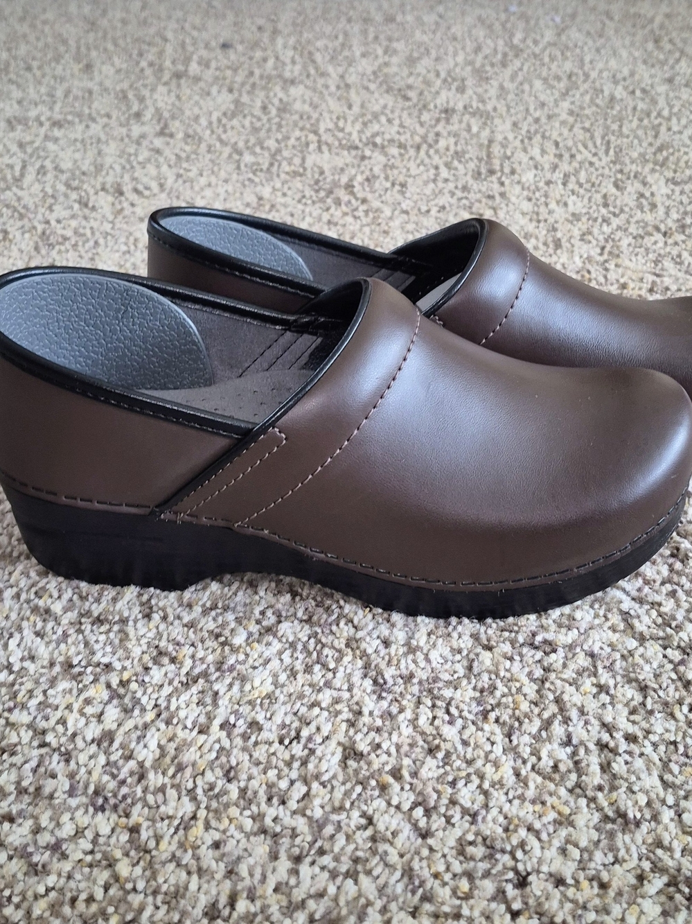 Dansko NWOT EU40 Women's Brown Leather Slip-On Clogs